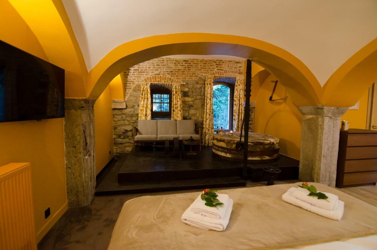 River Lodge Hotel Insolite Maredsous Luaran gambar